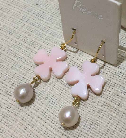 コンク貝と淡水パールのピアス【商品番号264】