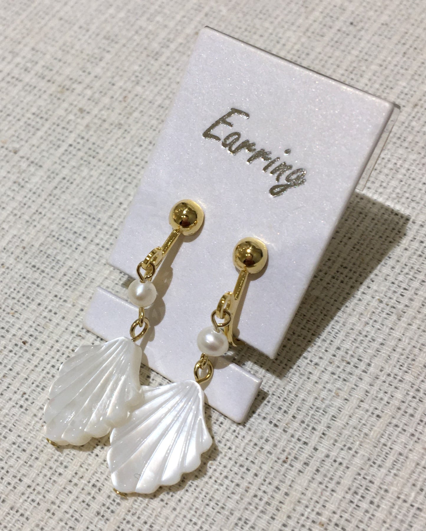 白蝶貝と淡水パールのイヤリング【商品番号205】