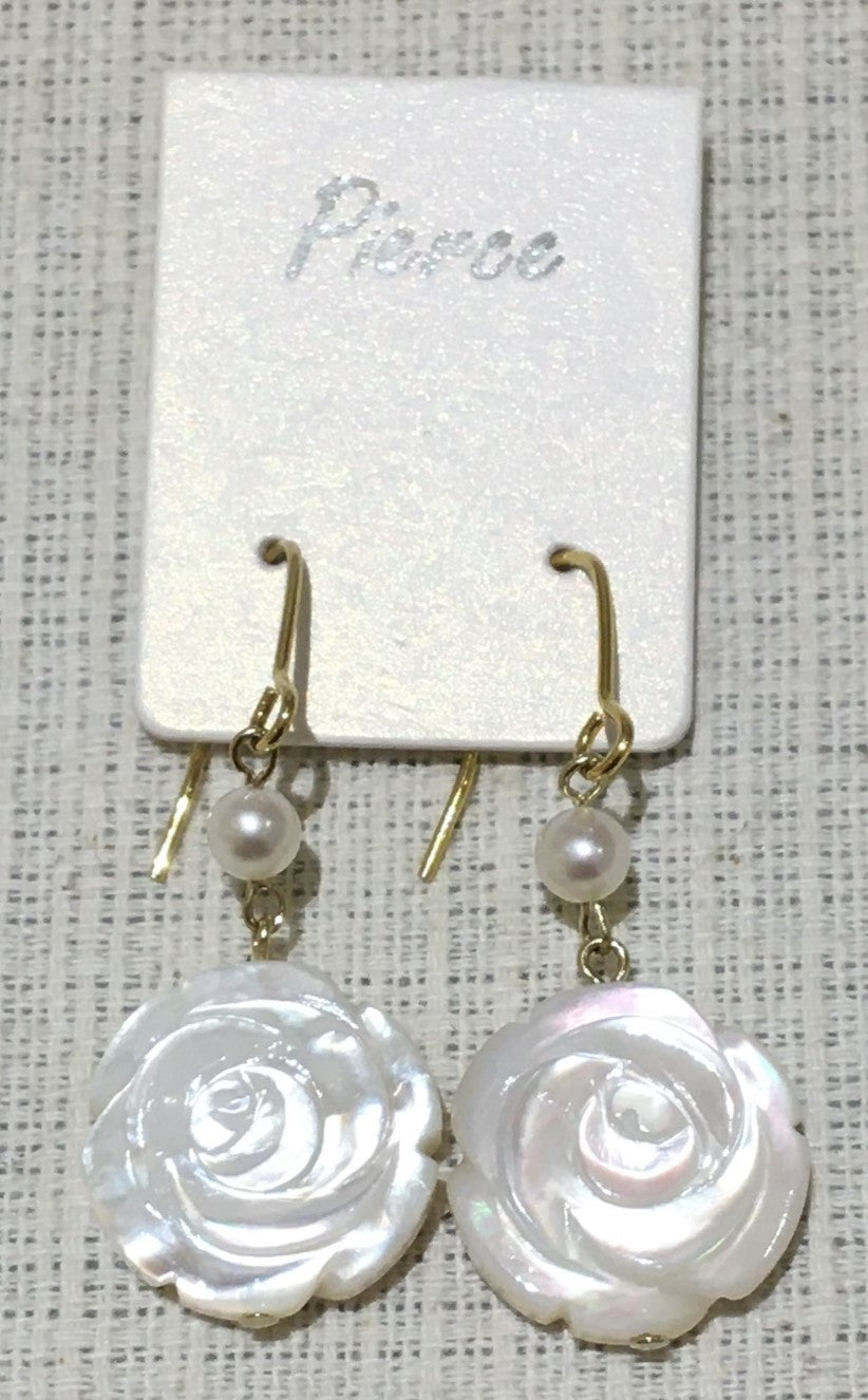 白蝶貝と淡水パールのピアス【商品番号157】