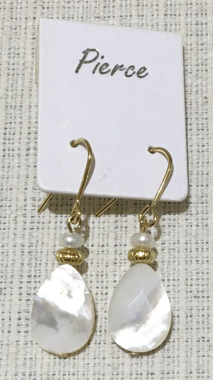 白蝶貝と淡水パールのピアス【商品番号158】