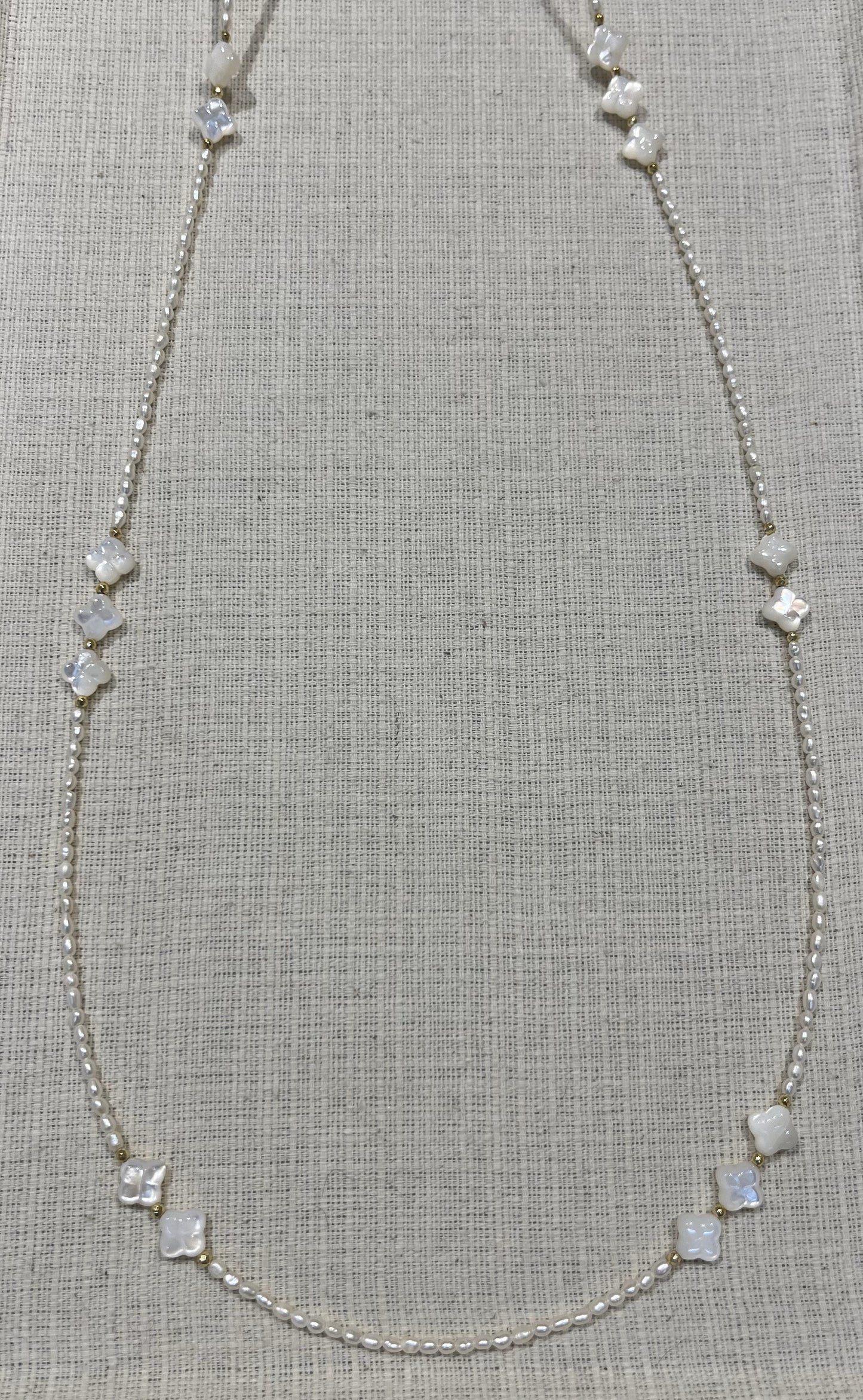淡水パールと白蝶貝のネックレス【商品番号137】