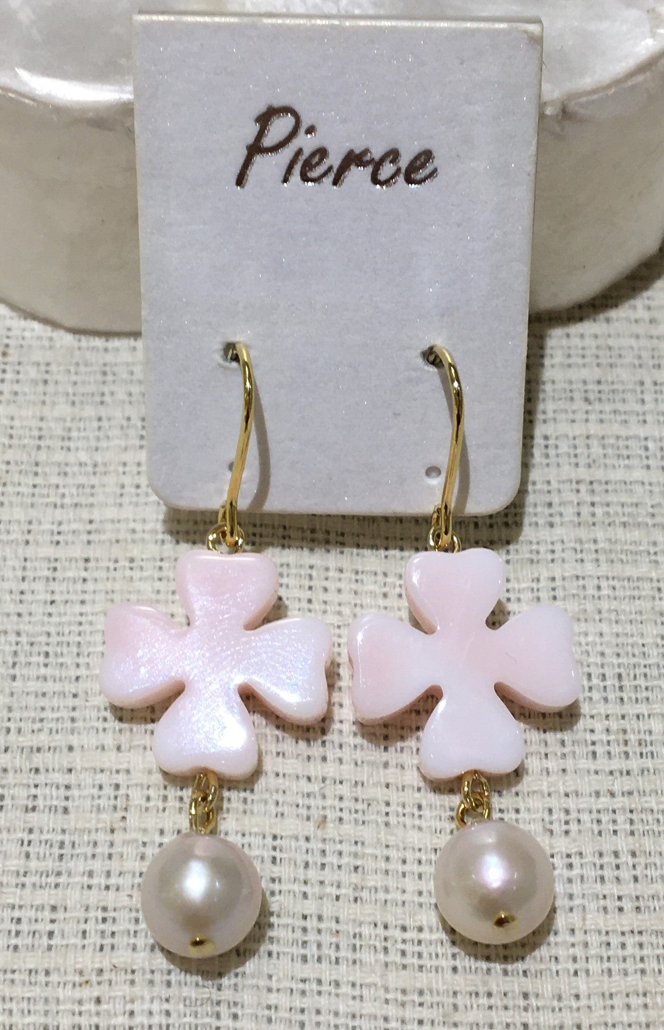 コンク貝と淡水パールのピアス【商品番号264】