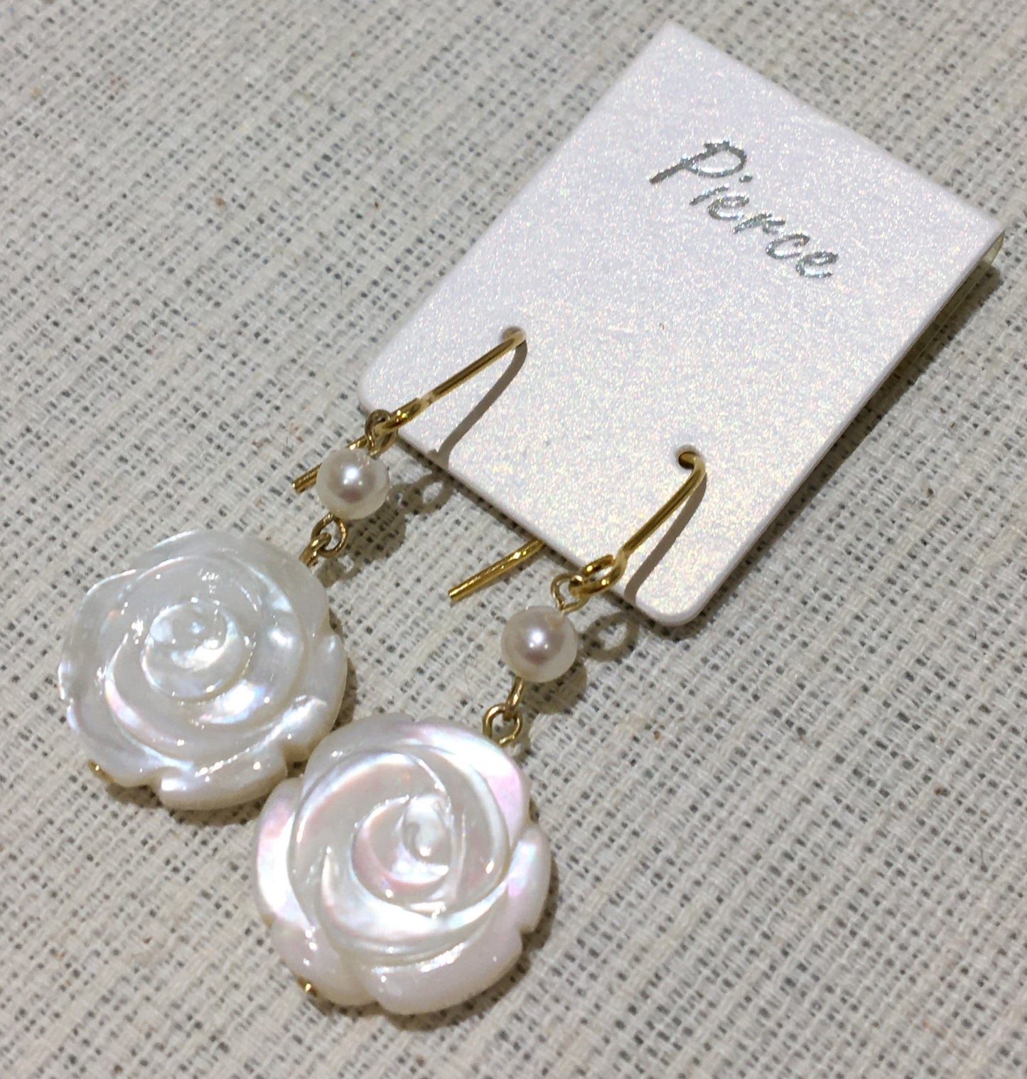 白蝶貝と淡水パールのピアス【商品番号157】