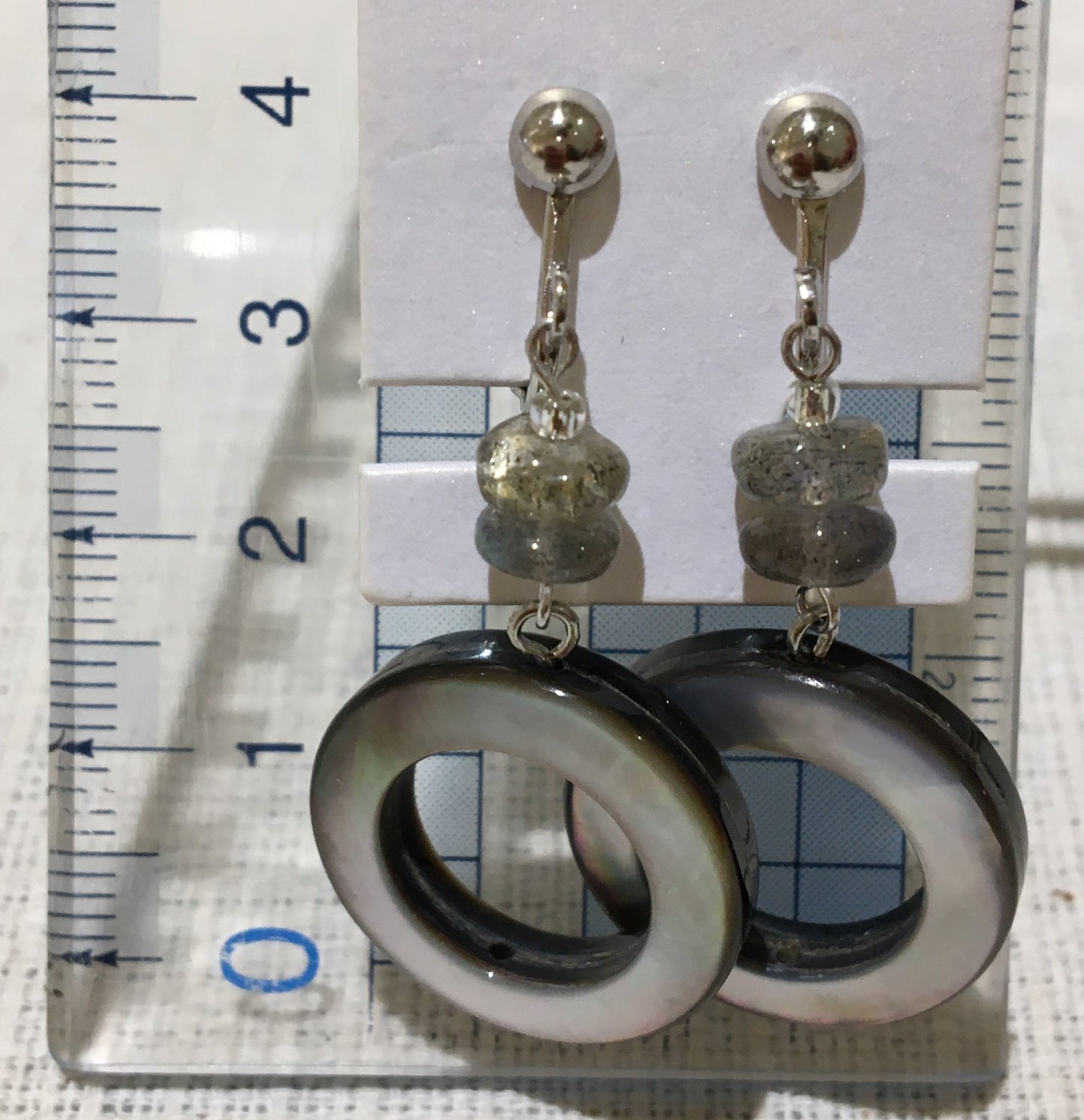 黒蝶貝とラブラドライトのイヤリング【商品番号161】