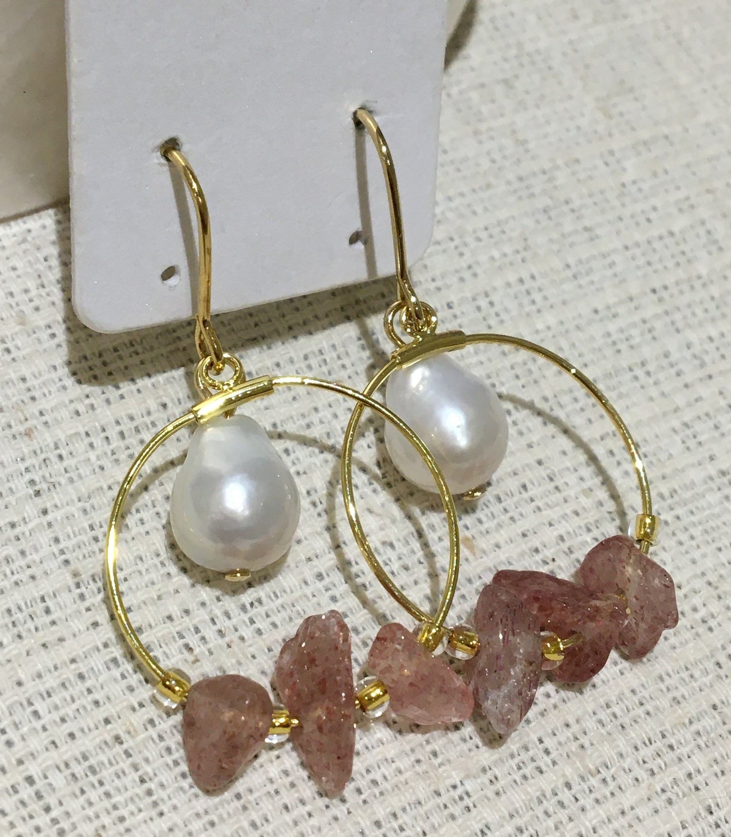 ストロベリークオーツと淡水パールのピアス【商品番号228】