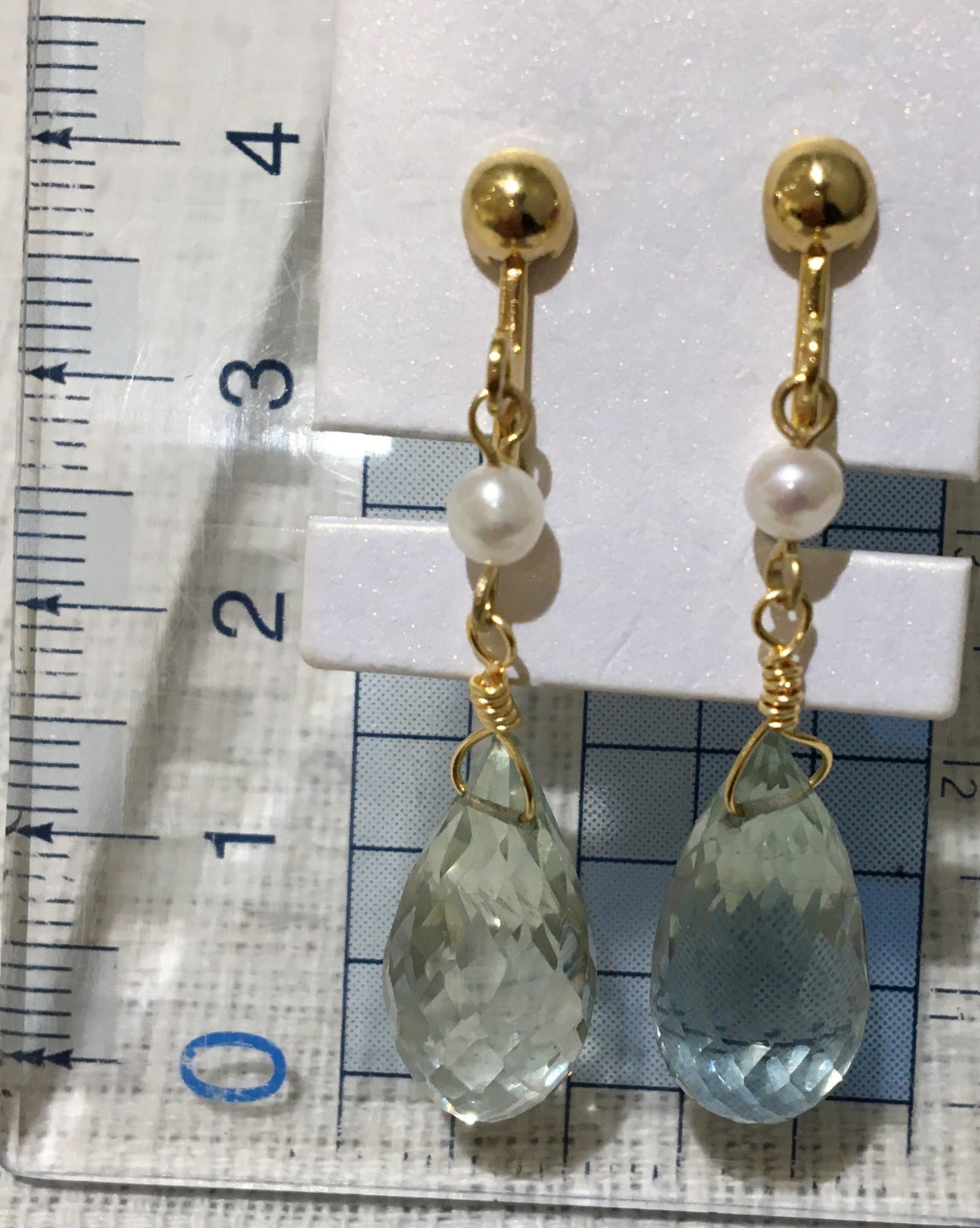 グリーンクオーツと淡水パールのイヤリング【商品番号210】