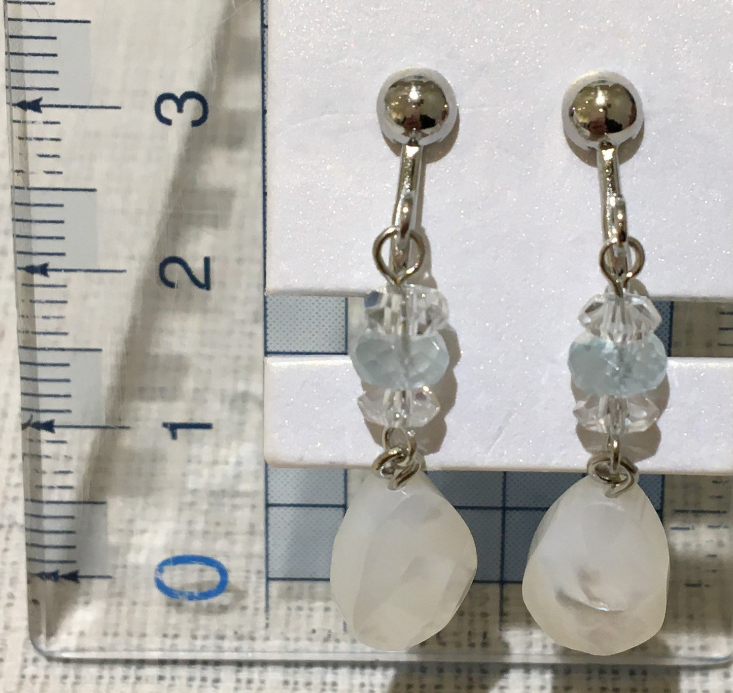 白蝶貝とアクアマリンとクオーツのイヤリング【商品番号202】