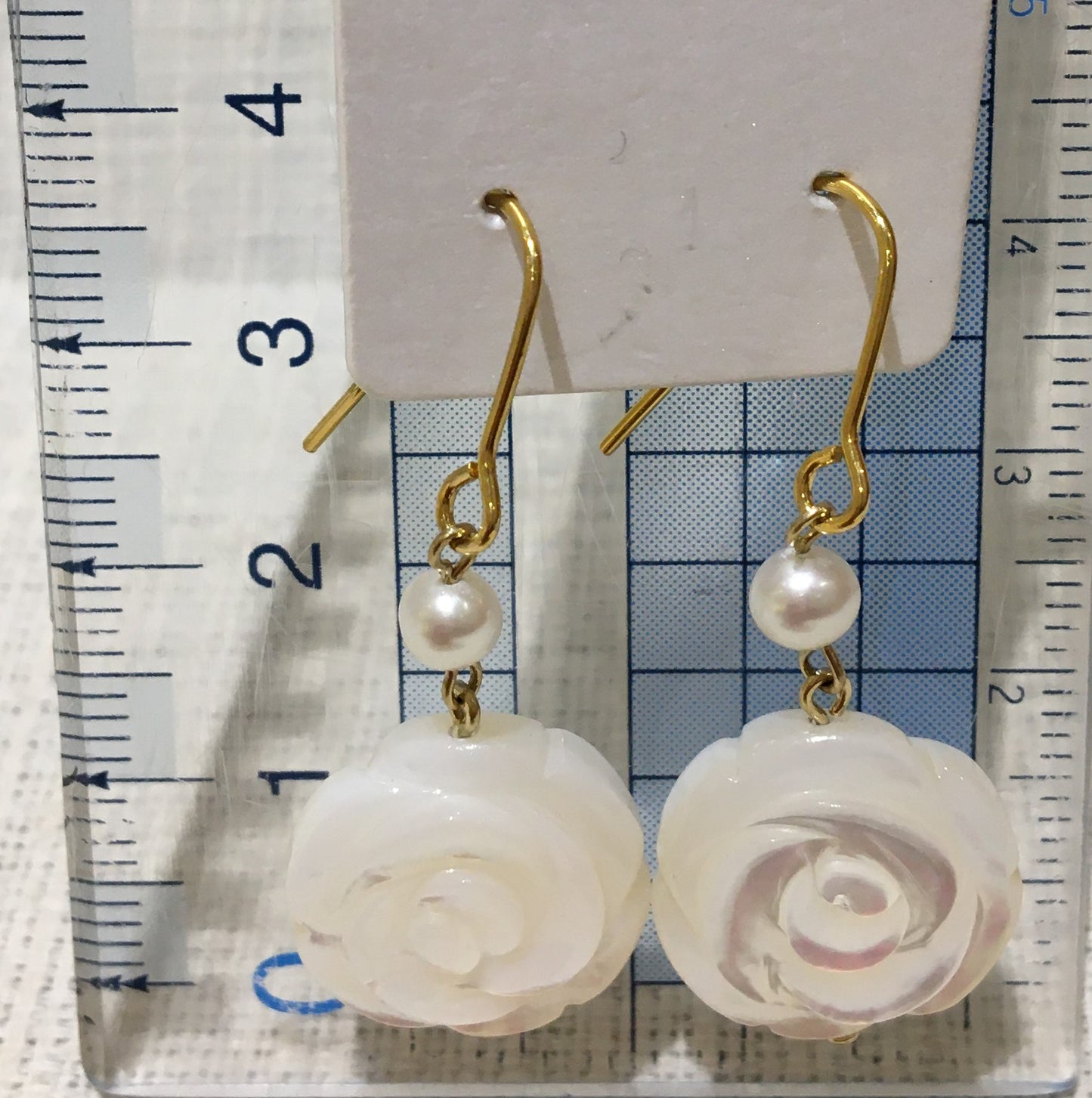 白蝶貝と淡水パールのピアス【商品番号157】