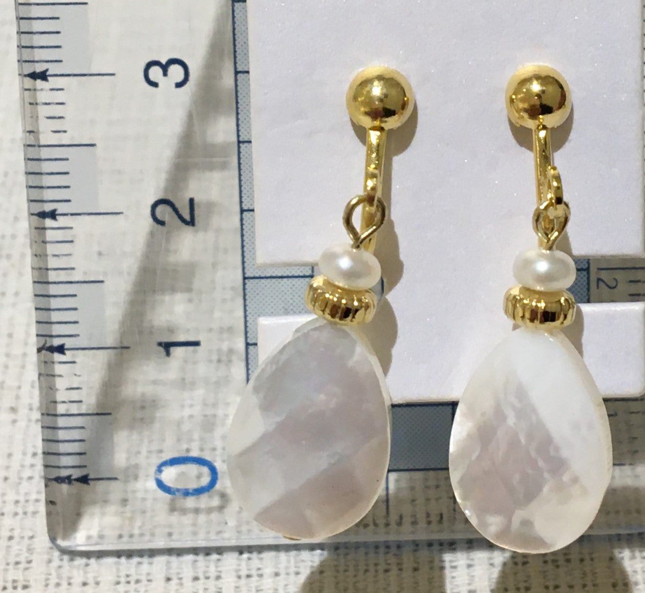 白蝶貝と淡水パールのイヤリング【商品番号203】