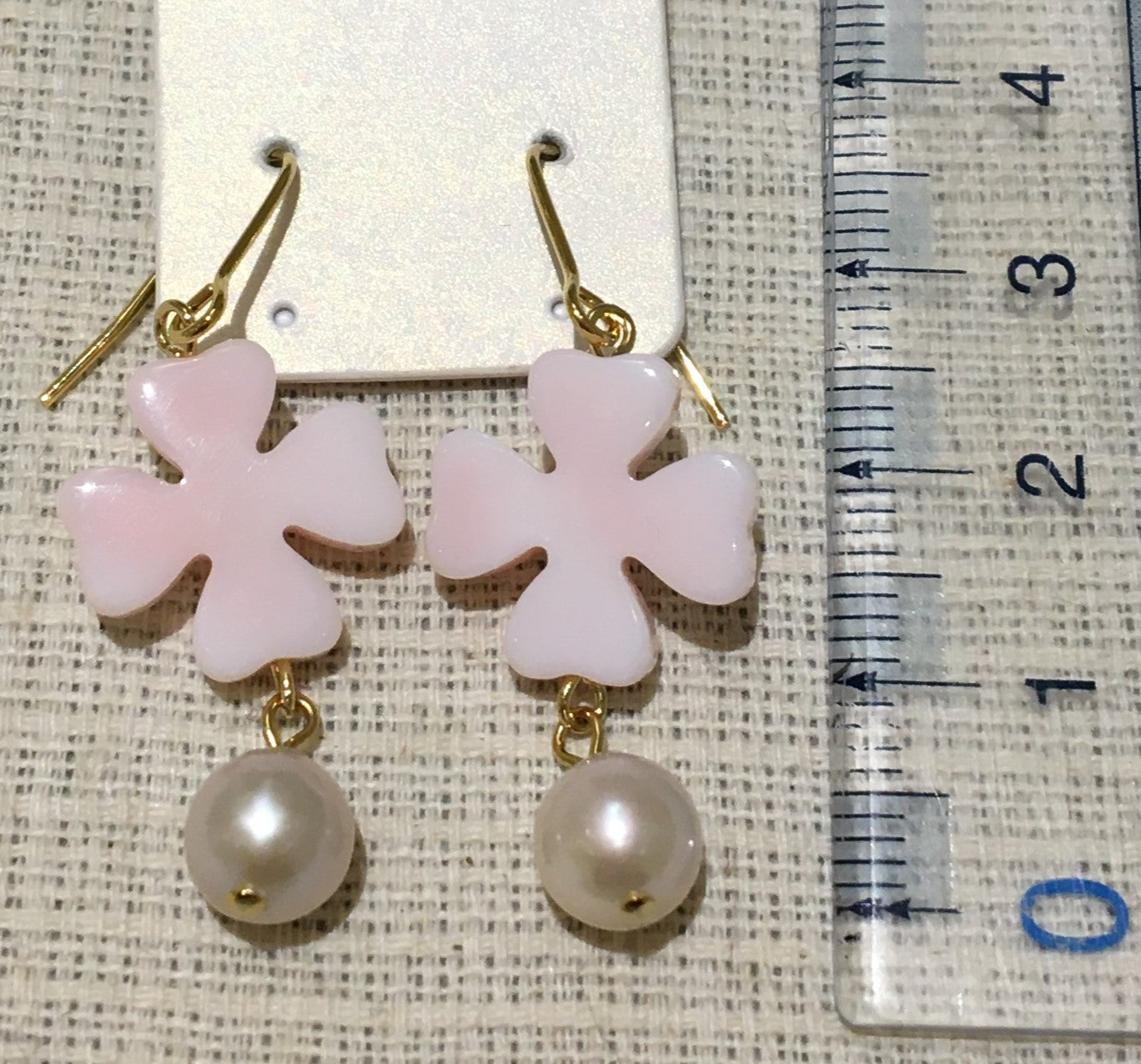 コンク貝と淡水パールのピアス【商品番号264】