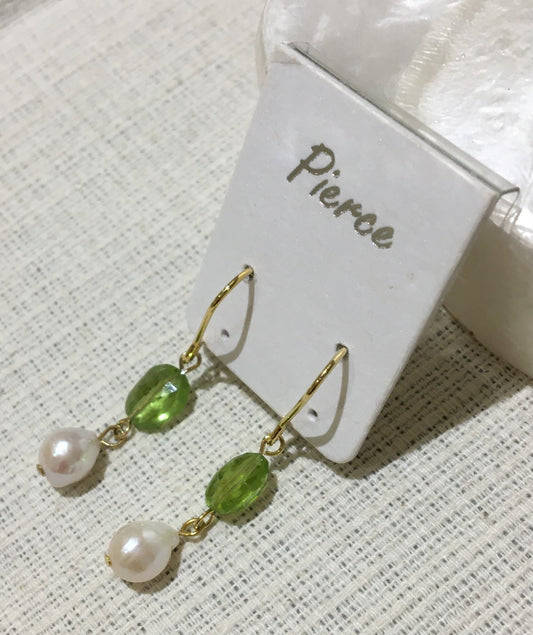 ペリドットと淡水パールのピアス【商品番号248】