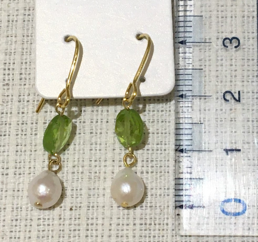 ペリドットと淡水パールのピアス【商品番号248】