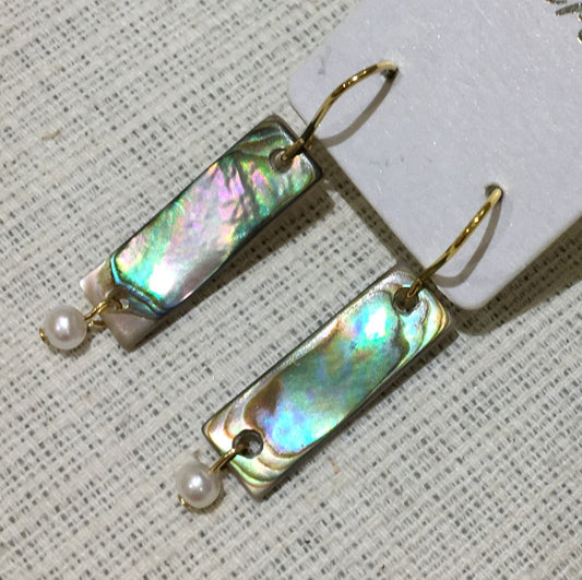 クジャクアワビと淡水パールのピアス【商品番号257】