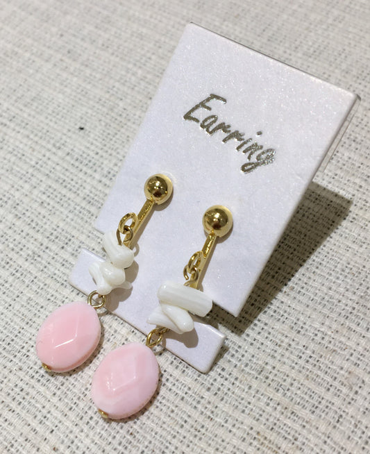 コンク貝と白珊瑚のイヤリング【商品番号261】