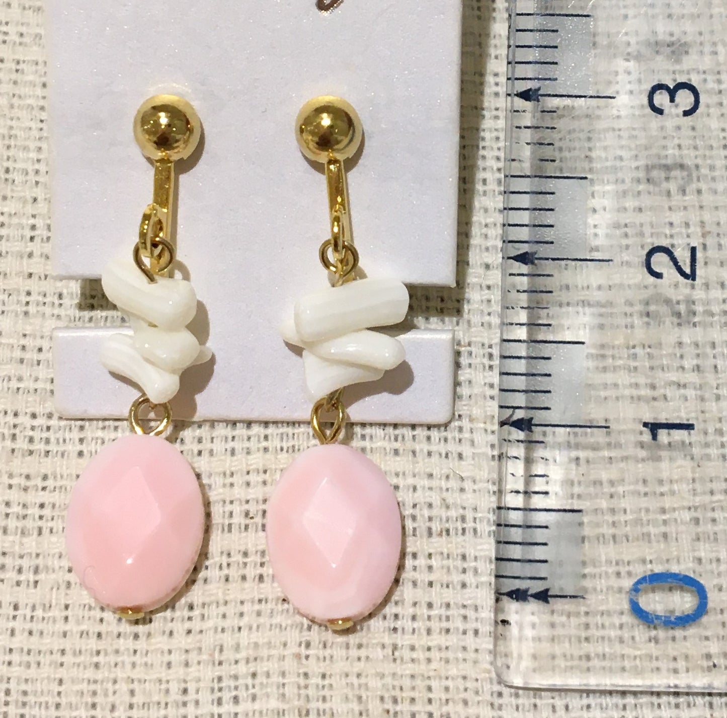 コンク貝と白珊瑚のイヤリング【商品番号261】
