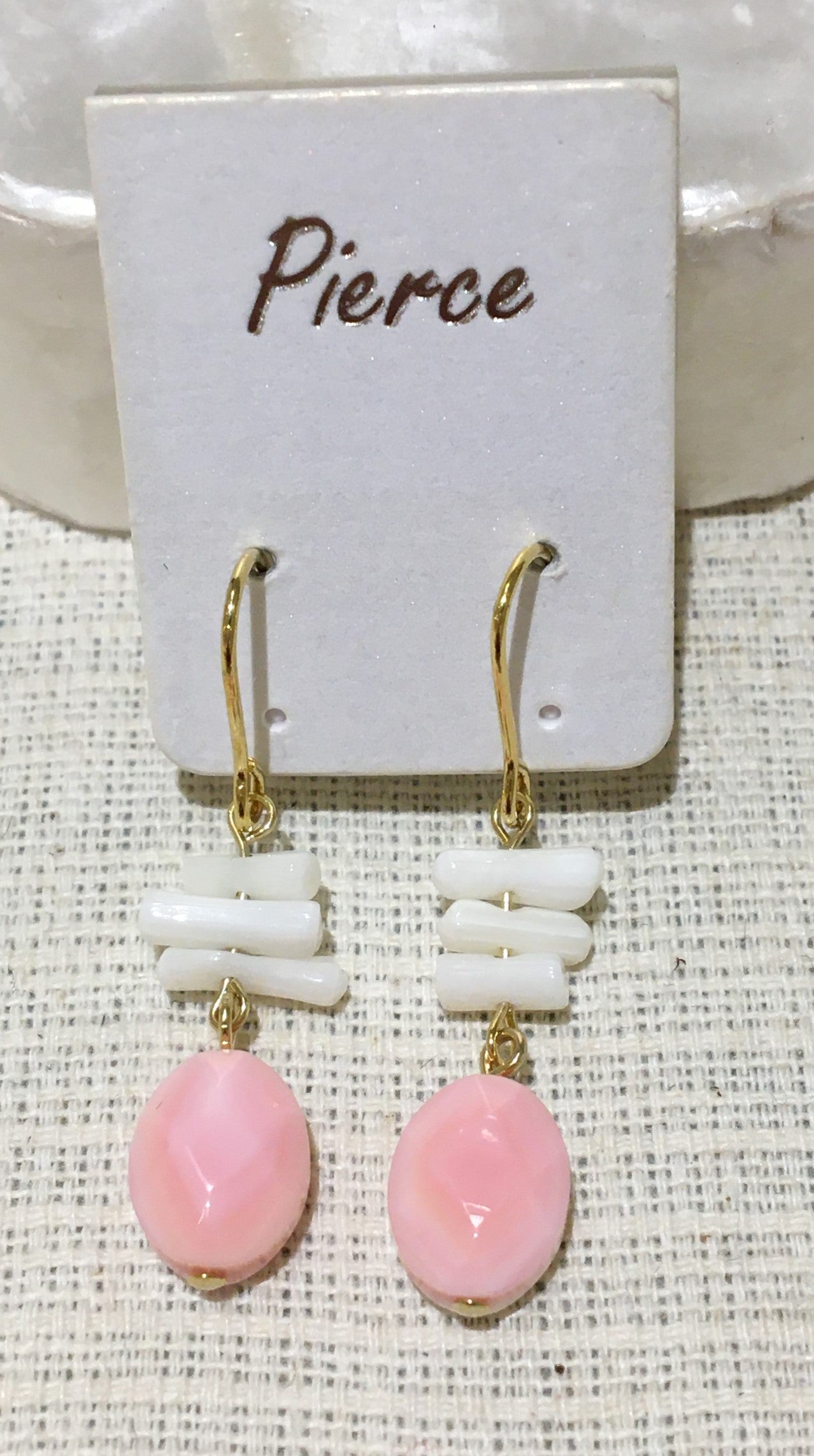 コンク貝と白蝶貝のピアス【商品番号262】