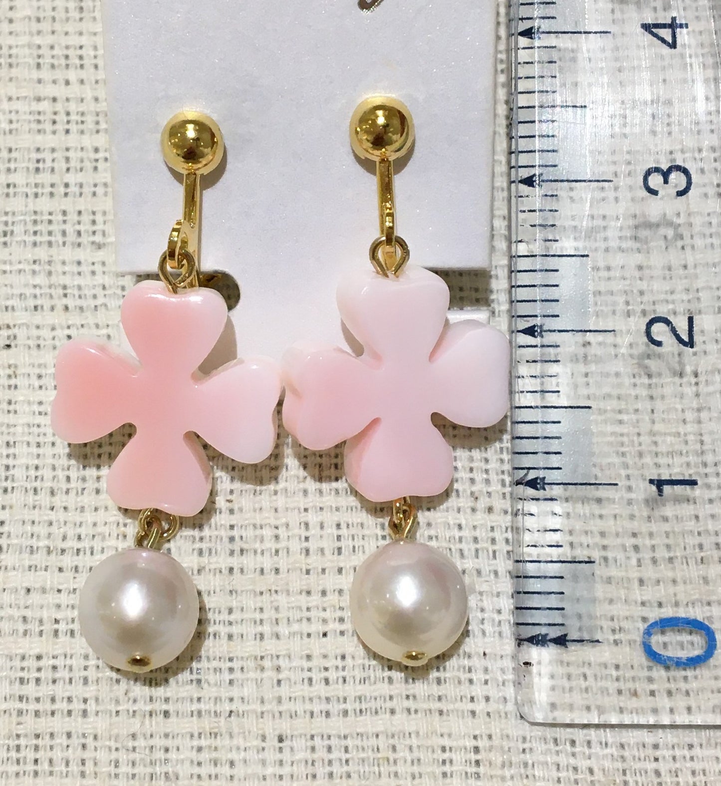 コンク貝と淡水パールのイヤリング【商品番号265】